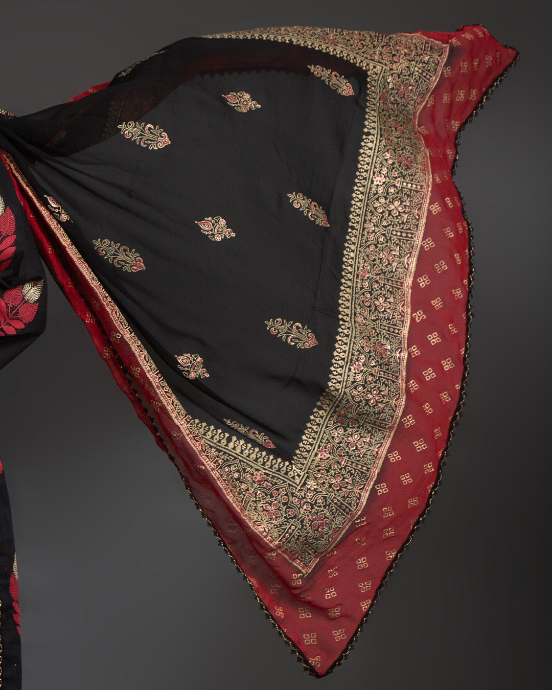 BLK AND RED EMBELLISHED LEAF JACQUARD 2PC