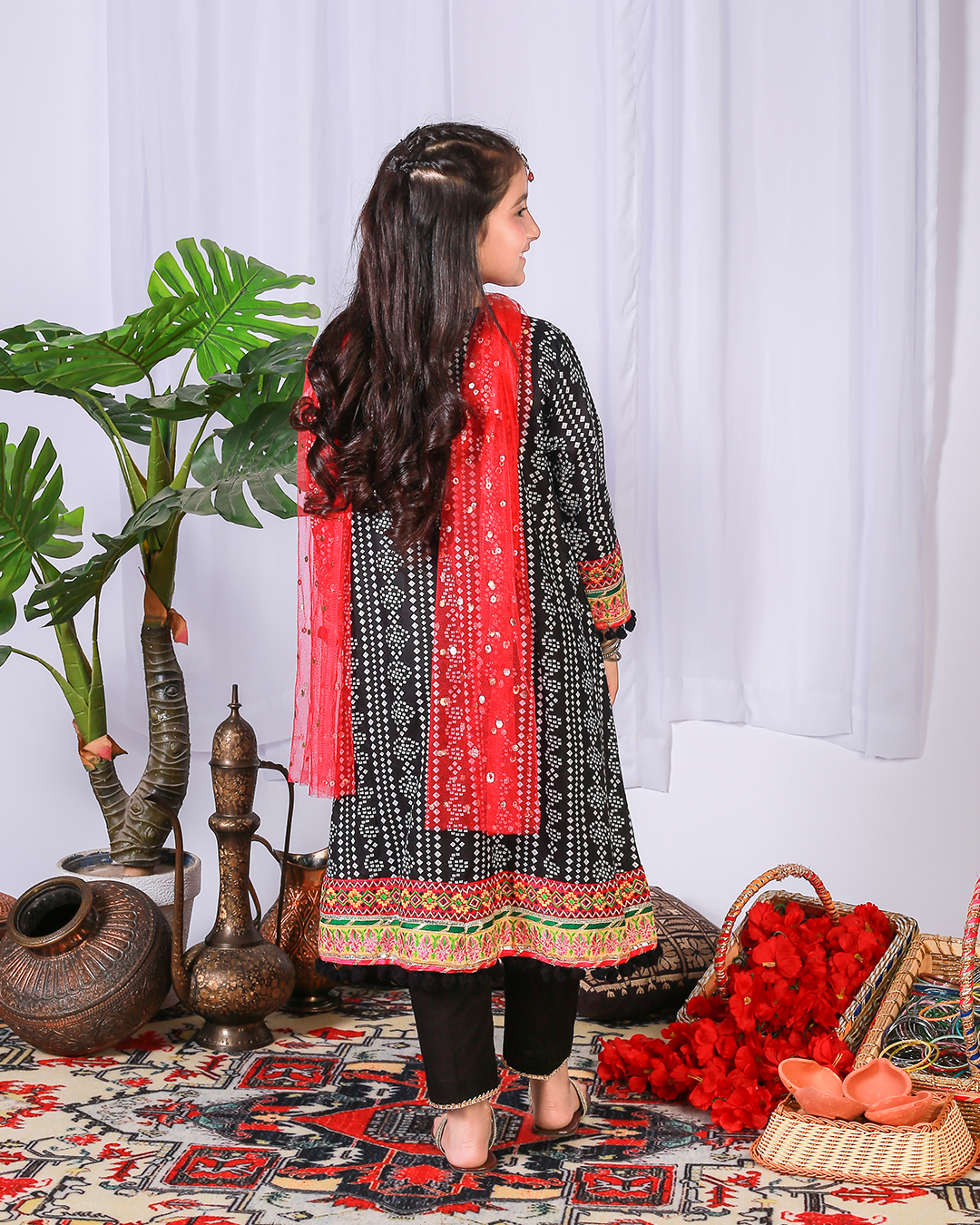 BLK CHUNRI GHERA EMB FLARE TROUSET SET