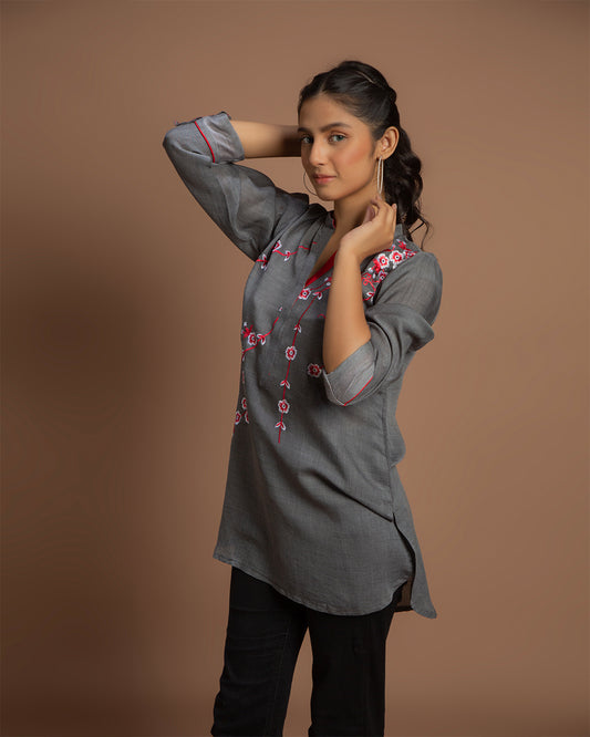 GREY CHAMBRAY FLORAL TOP