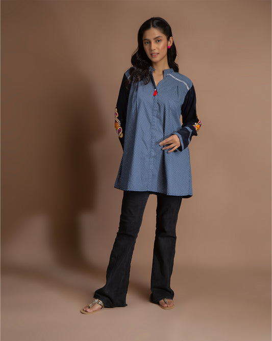 NAVY DOTTED SLEEVE EMB TOP