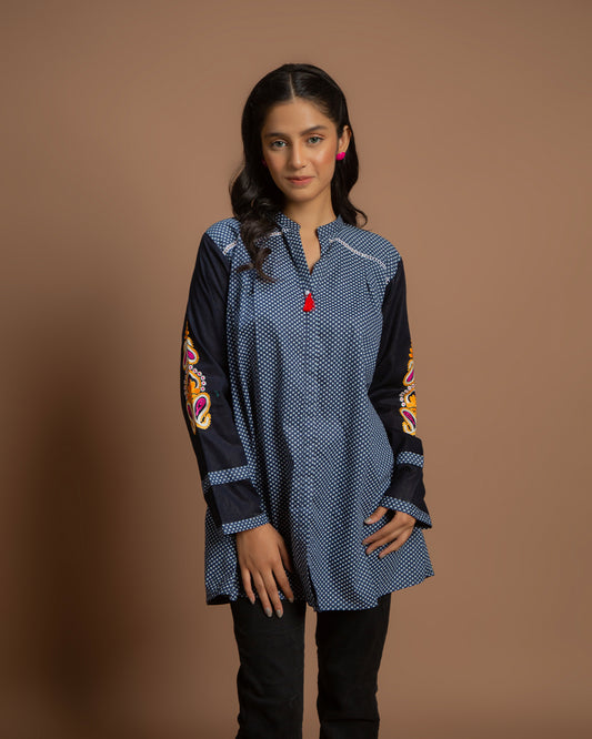 NAVY DOTTED SLEEVE EMB TOP
