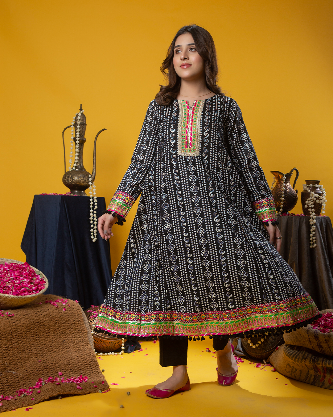 BLK PRINTED EMB BORDER FLARE
