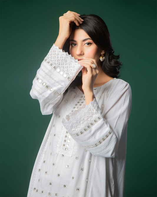 WHITE SEQUINS EMB FLARE