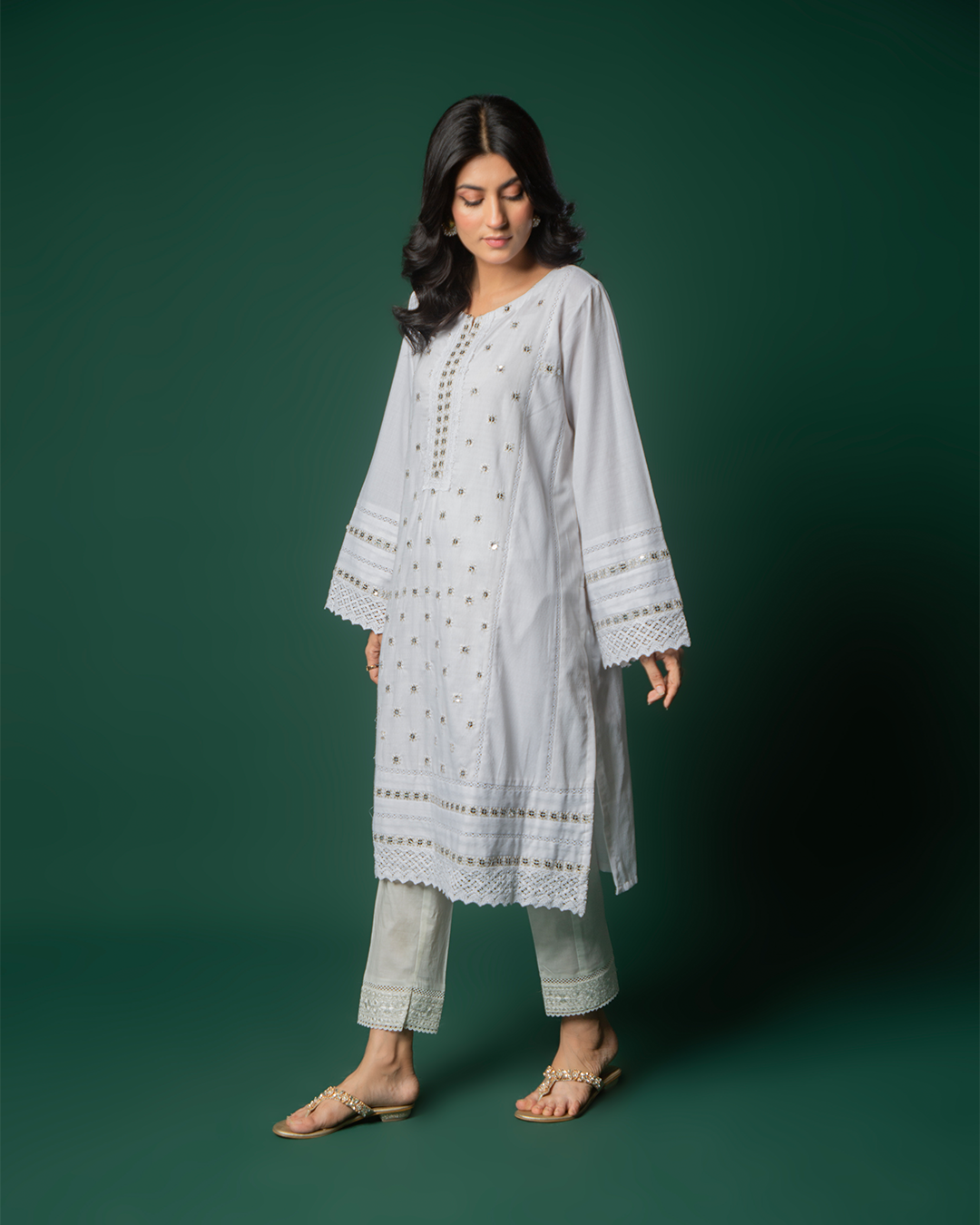 WHITE SEQUINS EMB FLARE
