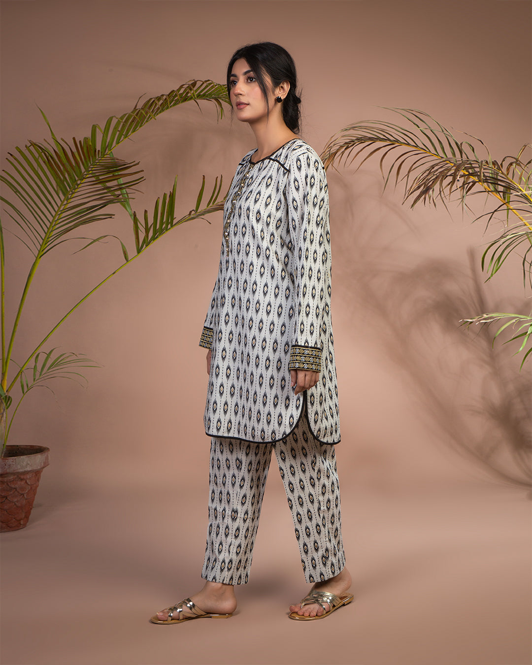 CRÈME IKAT JACQUARD CORD- SET