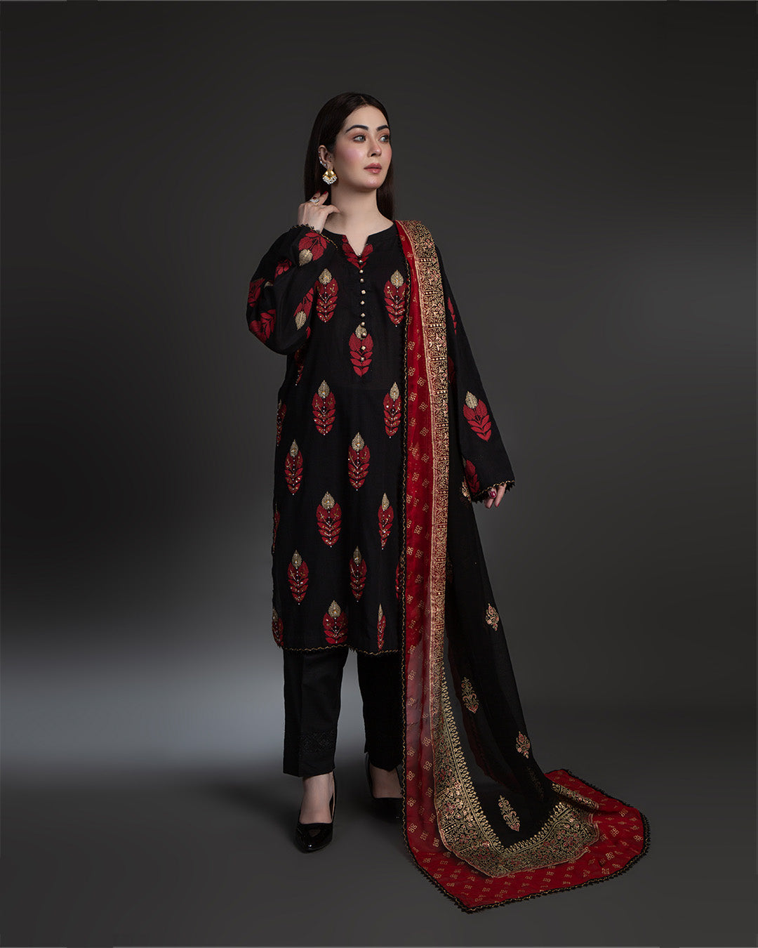 BLK AND RED EMBELLISHED LEAF JACQUARD 2PC