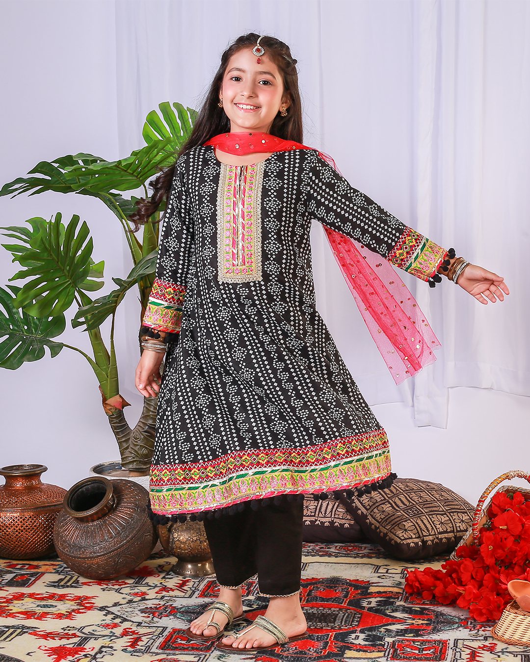 BLK CHUNRI GHERA EMB FLARE TROUSET SET